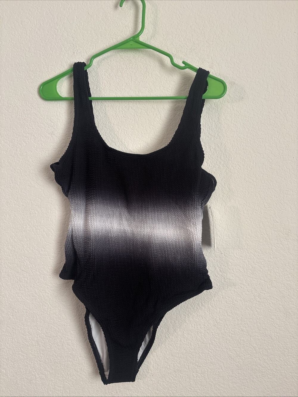 Women’s Crinkle One Piece Swimsuit Medium No Boundaries